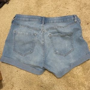 H&M light wash mom Jean shorts size 6